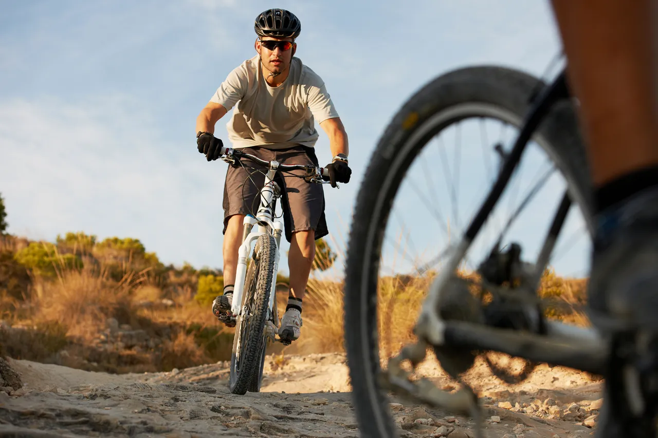 VTT Sunn électrique : vivez des sensations fortes en montagne tout en respectant l'environnement